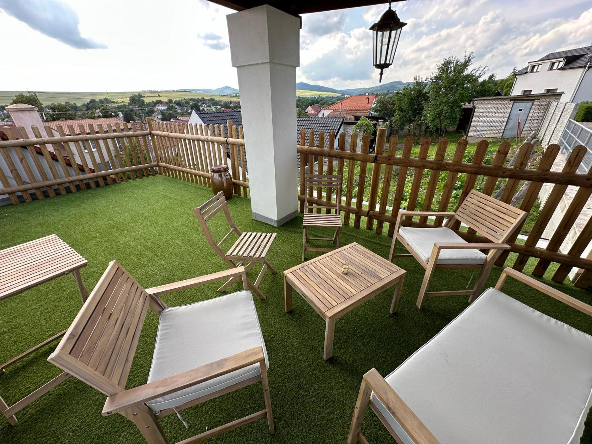 Nad Slovackym Sklipkem Villa Tupesy Buitenkant foto